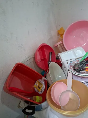 Vendo estas vasilhas. Por 140 reais.