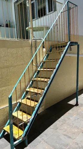 Escada de metal