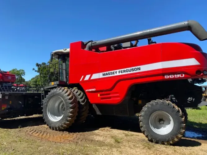 Colheitadeira Massey Ferguson - MF 5690, 1697 Horas Motor. Fabricação 2019