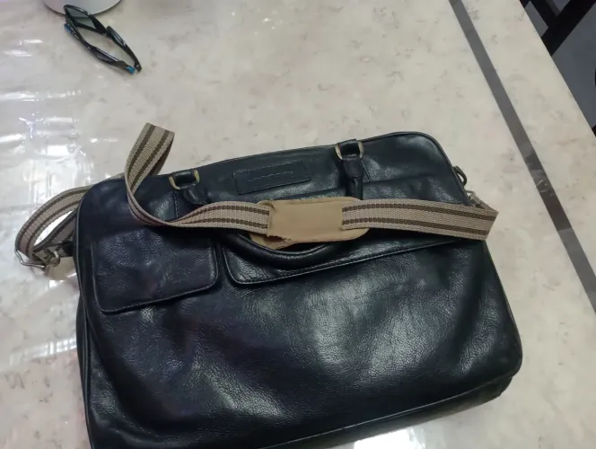 Bolsa de ombro em couro legítimo da Marca Arzon 