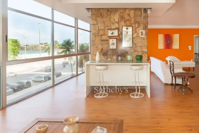 Apartamento com vista frontal para o mar de Copacabana em localização privilegiada no Post
