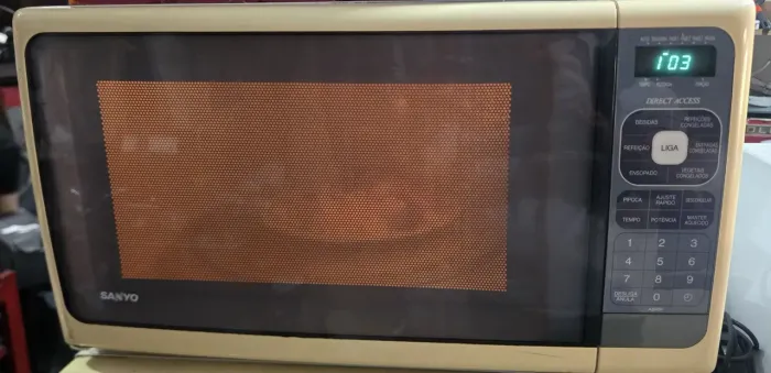 Micro-ondas Sanyo 35L Vintage (EM-804 TGR) - Forte e Funcionando Perfeitamente!