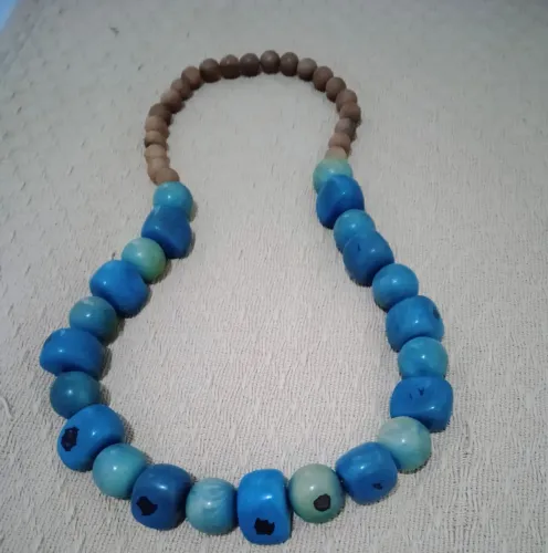 Colar com pedras turquesa