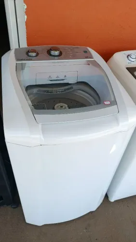 Colormaq 12 kg modelo novo , está semi nova