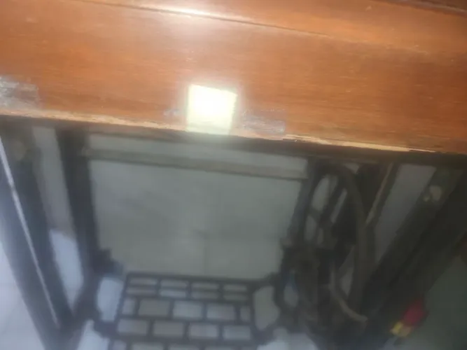 Vendo máquina de costura antiga 