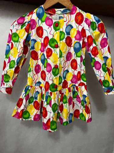 Vestido Infantil Novo Branco com Balões e Ombreiras Festa Elegante