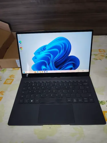 Notebook Samsung Galaxy Book S (13.3" Touch) - 950g - Completo na Caixa c/ NF