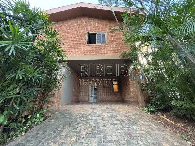 Casa sobrado para locação com 4 suítes frente Parque Curupira