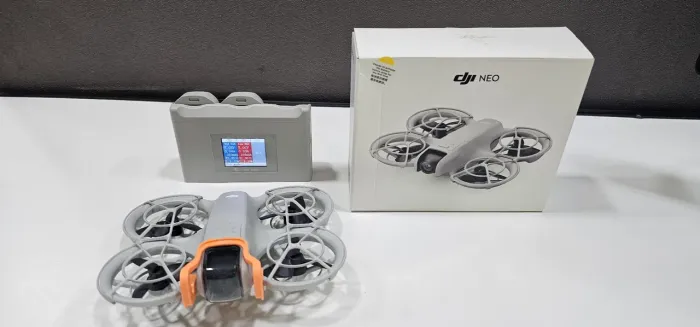 Drone Dji neo standard com 2 baterias e carregador multi