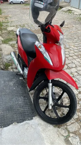 Vale a pena conferir a moto está muito nova