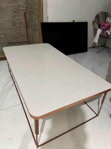 Mesa de Centro branca base rose gold 