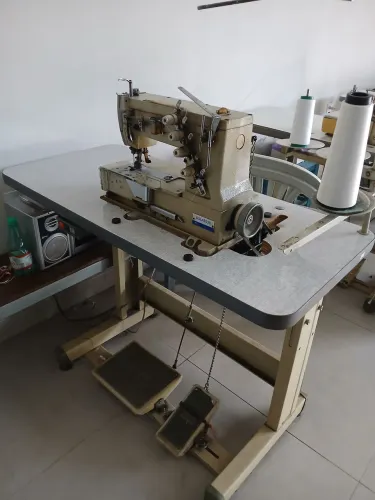 Vendo máquina reta industrial