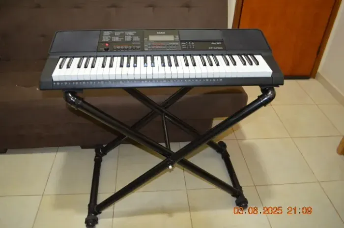 teclado musical casio CT-X 700