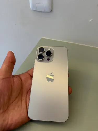 Vendo iPhone 16 pro Max estado de novo com caixa