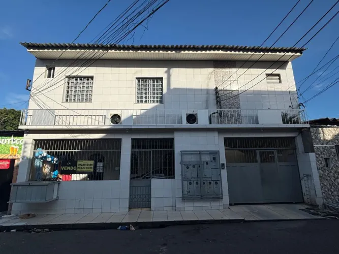 OTIMA OPORTUNIDADE, Vendo casa com 8 apartamentos no Coroado.