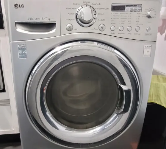 Lava e seca LG Prime Inverter Direct Drive de 11 kg QUEBRADA (dando curto)