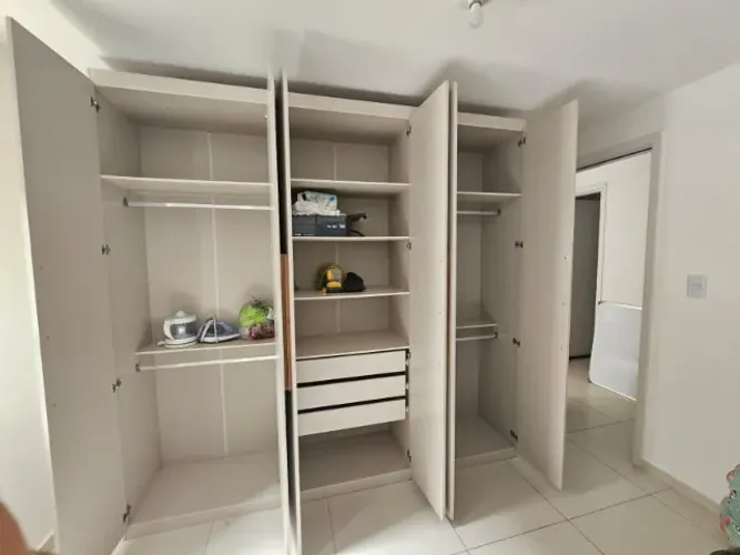 Guarda roupa 6 portas 2,36 m comprimento