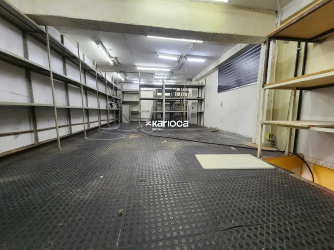 LOJA BEM LOCALIZADA NO SHOPPING BARRA WORLD NO RECREIO COM 54 M2.