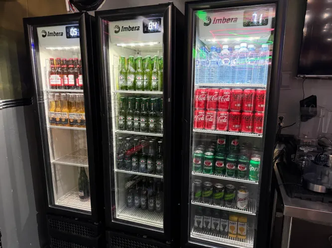 Cervejeira Imbera 244L Preto CCV144 com Controle de Temperatura e Iluminação LED
