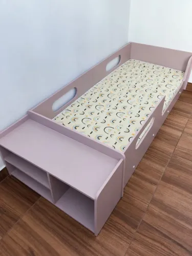 Cama montessoriana infantil