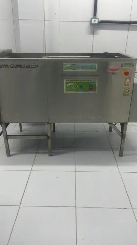 VENDO EXCELENTE MÁQUINA DE CORTAR CARNES SEMI NOVA COM COMPRESSOR