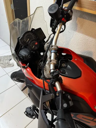 Moto impecável