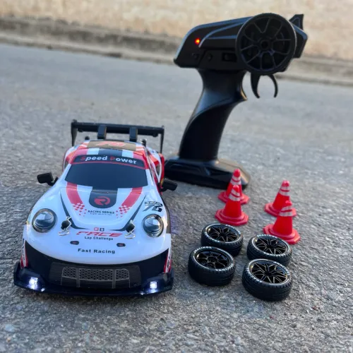 Carro Drift de Controle Remoto com Leds e Bateria Recarregável