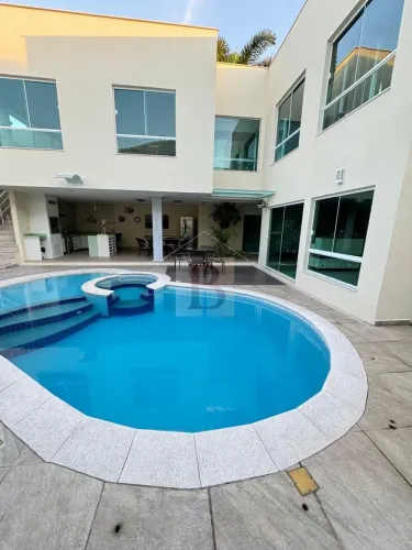 Imperdível residência de luxo em Camboinhas, Niterói-RJ: 5 quartos, 5 suítes, 3 salas, 7 b
