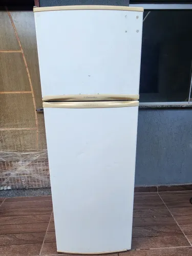 Geladeira Electrolux 280 litros degelo funcionando