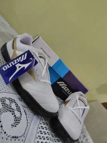 Chuteira society Mizuno