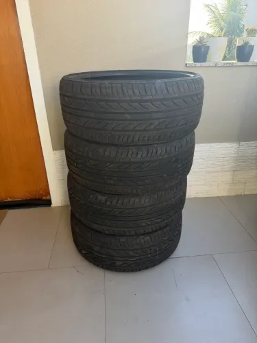 Vendo Pneus Delinte 235/30 R22