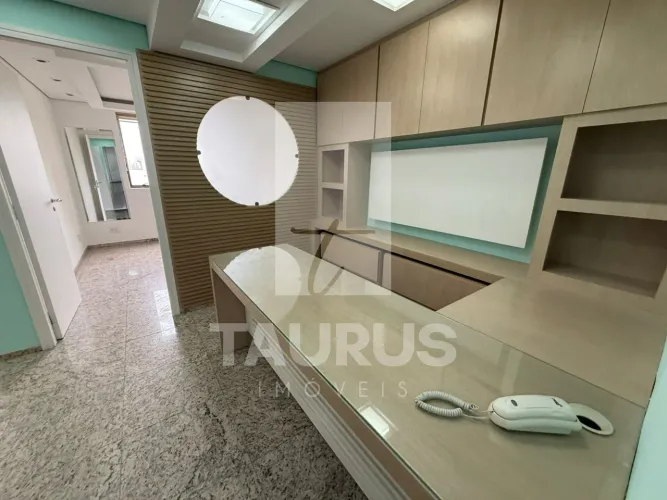 Sala comercial para comprar com 2 vagas, 40m², na Vila Olimpia, São Paulo-SP.