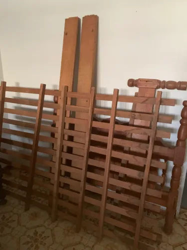 CAMA DE CASAL EM MADEIRA MACIÇA