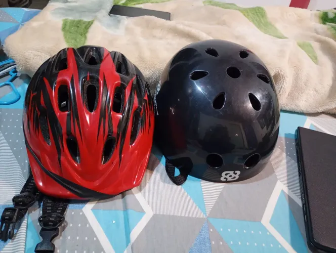 Capacetes + itens pra proteção 