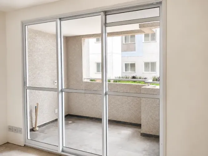 Porta de Vidro 3 Folhas com Esquadria de Alumínio - Semi Novo