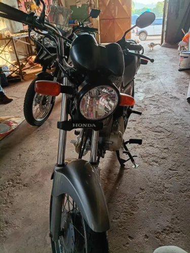 Vende se moto cg Titan es 150