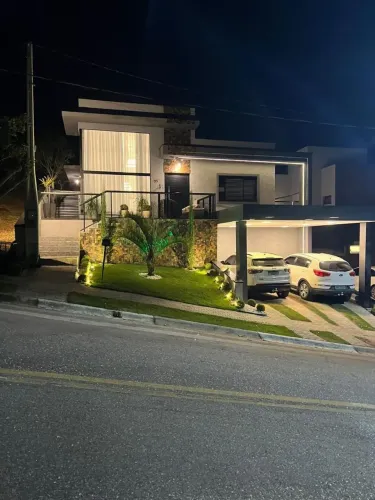 Casa para locação em condomínio fechado em Atibaia, 3 dormitórios, semi-mobiliado.