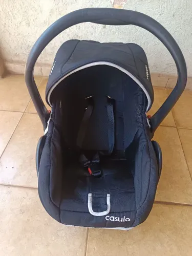 Bebê conforto Kiddo acompanha capa Safari