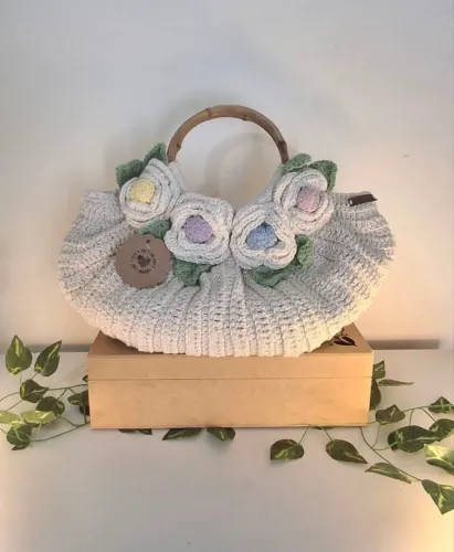 Bolsa em crochê artesanal