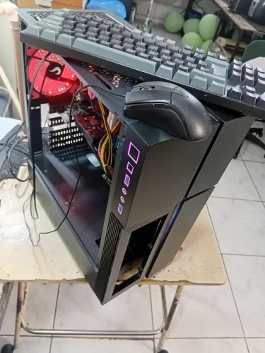 Cpu com teclado ,mouse e Placa de video