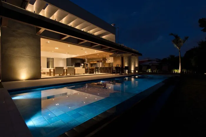 Casa com 4 quartos, suítes à venda, 442 m² por R$ 11.500.000 - Condomínio Lago Azul - Araç