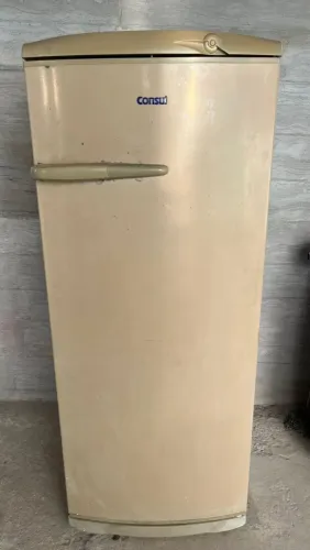 GELADEIRA CÔNSUL 470$ FUNCIONANDO PERFEITAMENTE 110 Volts 260 Litros FAÇO ENTREGA
