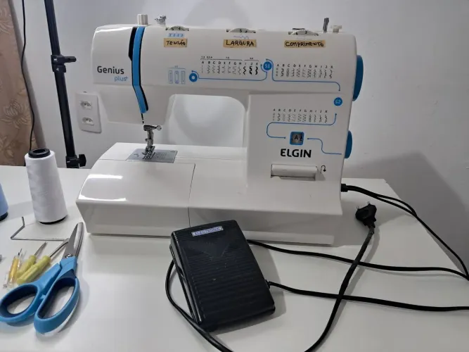Maquina de costura Elgin Gênios Plus JX-4035 - 220 V - maquina de costura doméstica