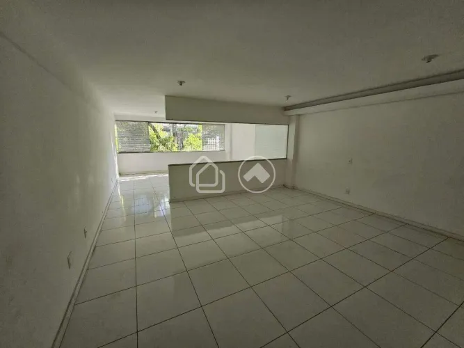 Sala comercial excelente com Banheiro e janela para rua no Alugel Barro preto