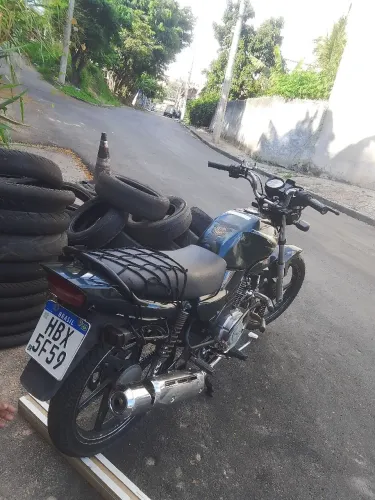Moto Yamaha Verde em dia documento tudo ok pneu novo os dois moto em dia só pega ir e