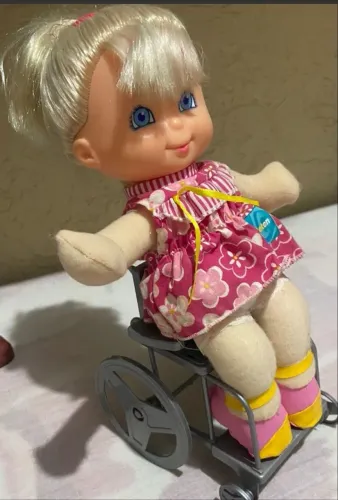 Boneca Hebinha na cadeira de rodas AACD - Teleton original lacrada
