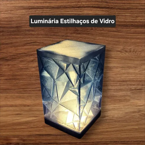 Luminária Com Aspecto de Estilhaços de Vidro Congelado