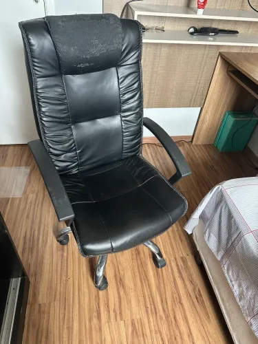 Cadeira de Escritório Executiva Preta - Confortável e Resistente