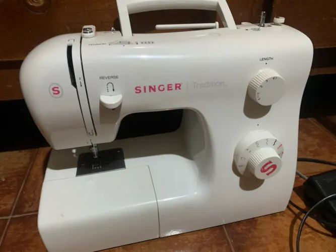 Máquina de costura singer