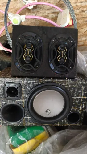 Vendo caixa de som alto falante de 12 Falcon